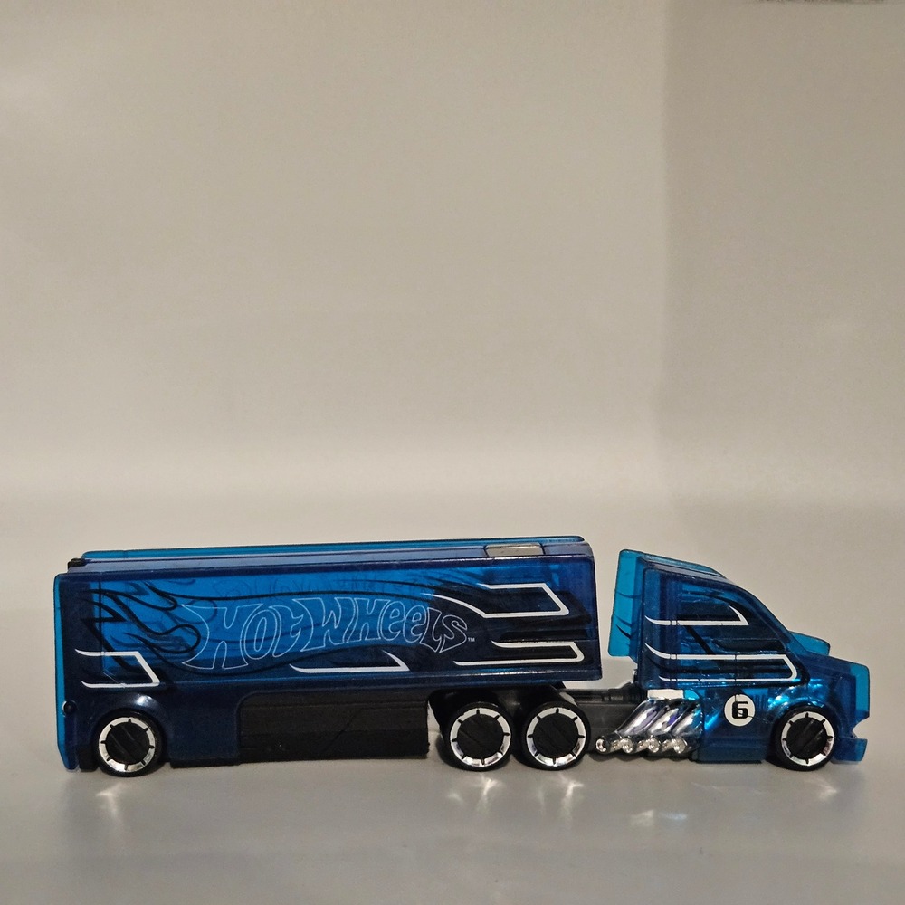 Hot Wheels Semi‎ Truck Transporter Blue Diecast Toy Collectible